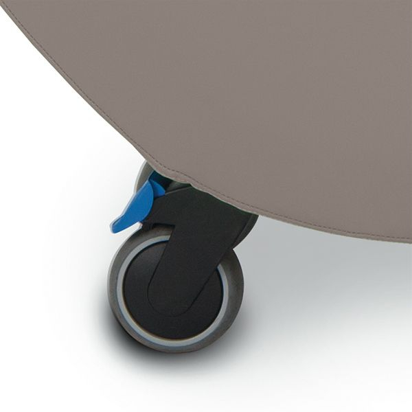 HydroTilt Features-4-2 Braked castors.