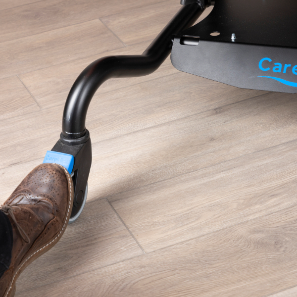 SmartSeat Pro II Features-9-Four braked castors